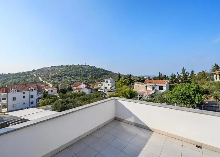 Apartamento Amazing In With Wifi Murter