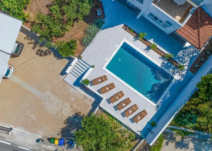 Apartamento Amazing In With Wifi Murter